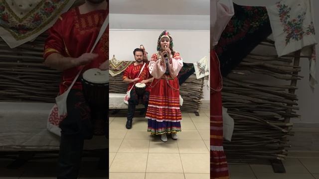 Фольклорный ансамбль "Молвинец" Солистка Макарова Ирина - Егорьевская песня "Мы ранёшенько вставали смотреть онлайн