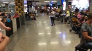 Виртуоз играет на пианино в аэропорту ► АТМОСФЕРНОЕ ИСПОЛНЕНИЕ