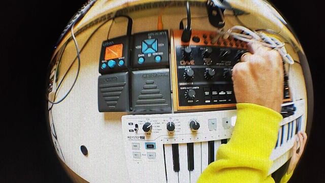 Looping the Behringer Crave through the Zoom G1on смотреть онлайн