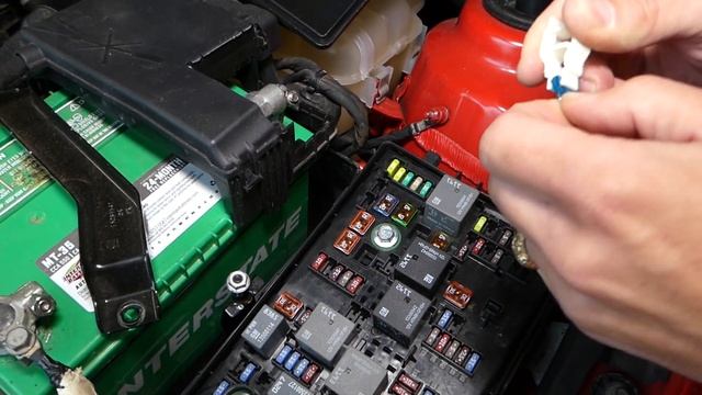 CHEVROLET CRUZE ABS PUMP MODULE FUSE LOCATION REPLACEMENT. ABS LIGHT ON TRACTION LIGHT ON смотреть онлайн