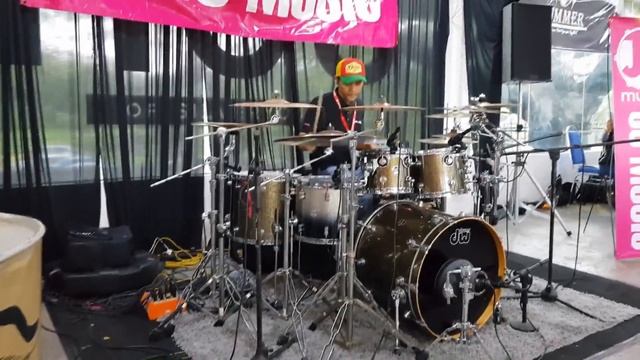 Suara Khalifah dan Drum Solo - Ujang Exist смотреть онлайн