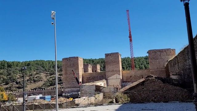 Музей Пикассо в деревне под Мадридом и крепость там же.El Museo Picasso de Buitrago del Lozoya. смотреть онлайн