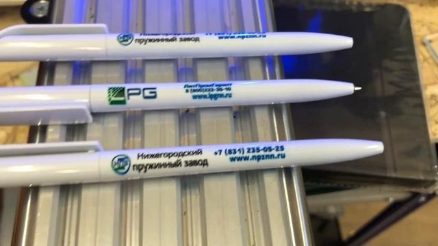 Печать на ручках на УФ принтере компании PrintX смотреть онлайн