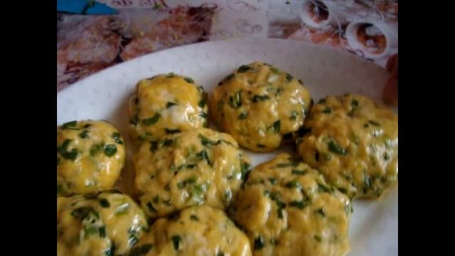 Яичные лепешки с зеленым луком на сковороде смотреть онлайн