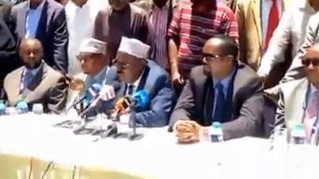 HON ADAN MOHAMED NOOR ADDRESSING MEMBERS OF PRESS YESTERDAY IN MANDERA TOWN смотреть онлайн
