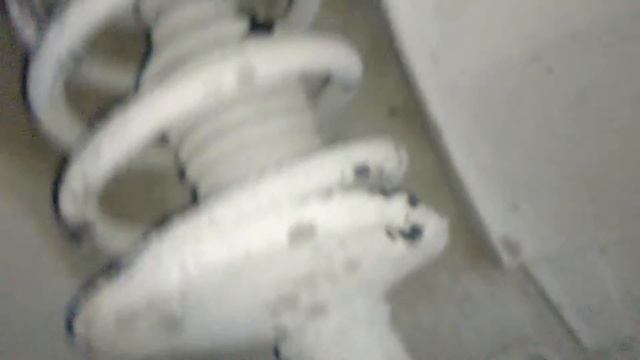 Скрип спереди Renault Logan 1.6 (8-кл)