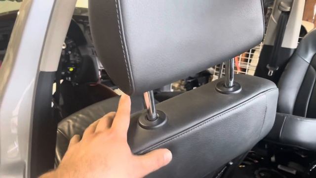 2009-2016 Audi Q5 Headrest Removal How to remove Front Head Rest on Audi смотреть онлайн