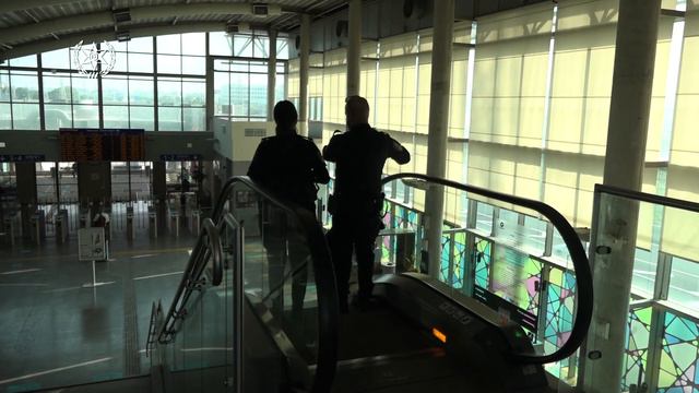 Полиция следит за ношением масок смотреть онлайн