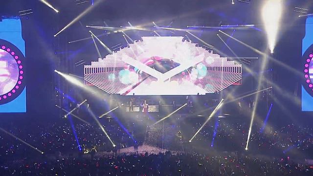 PSY - GENTLEMAN '2013 PSY CONCERT 달밤에체조 (GYMNASTICS BY THE MOONLIGHT)'