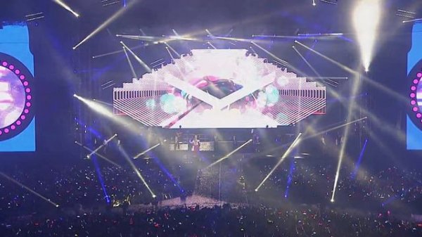 PSY - GENTLEMAN '2013 PSY CONCERT 달밤에체조 (GYMNASTICS BY THE MOONLIGHT)'