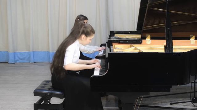 Цветкова Татьяна, Ворошилова Полина - Ж.Бизе - «Менуэт» из музыки к драме Доде «Арлезианка» смотреть онлайн