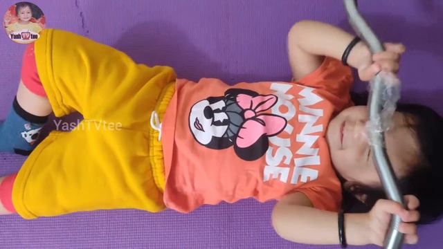 Funny Baby Doing Gym Workouts #paridhabangal #gymfails #cutebabyvideos смотреть онлайн