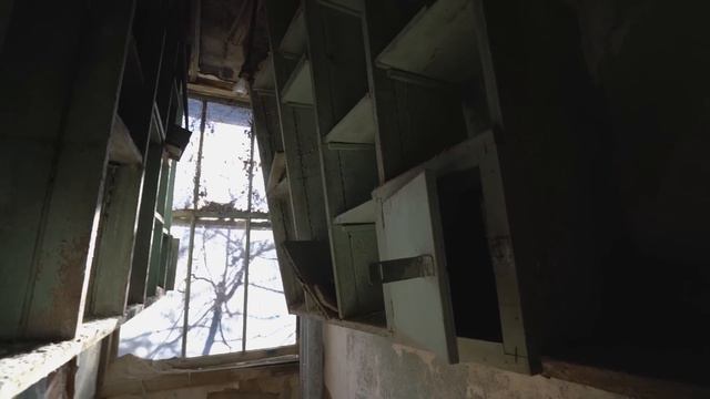 Exploring Abandoned 1950's Isolation Hospital for children and adults (time capsule) смотреть онлайн