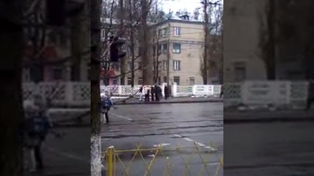 Драки демонстрантов и агитаторов в Украине смотреть онлайн