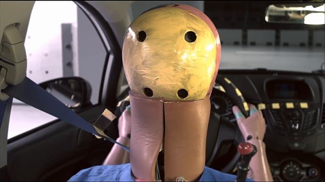 2014 Ford Fiesta sedan driver-side small overlap crash test (extended footage) смотреть онлайн