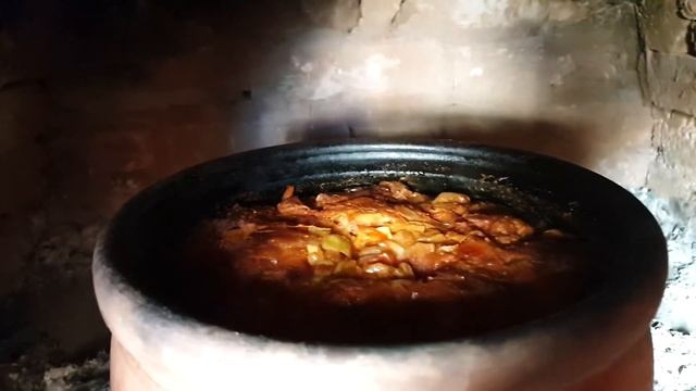 ммм...ТОМЛЁНАЯ ГОВЯДИНА С КИШОЧКАМИ В РУССКОЙ ПЕЧИ смотреть онлайн