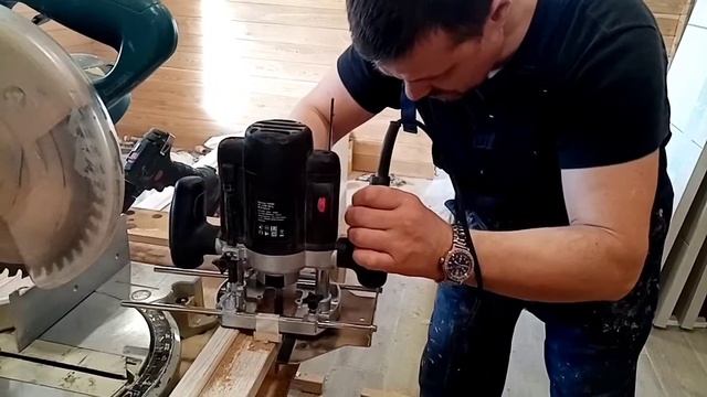 Врезка петли в дверную коробку ручным фрезером. смотреть онлайн