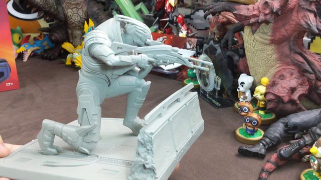 Unboxing with Cats! Garrus Vakarian Prototype Stone Statue from Bioware Gear! смотреть онлайн