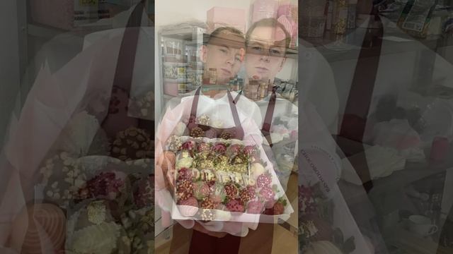 Ну красиво же? ? | Клубник в шоколаде | #shorts #клубникавшоколаде #красота #фудфлористика смотреть онлайн