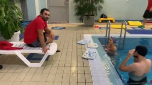 Вот так мы учимся плавать! АкваБлог - Школа плавания (групповой урок ч.2) Упражнения с доской.