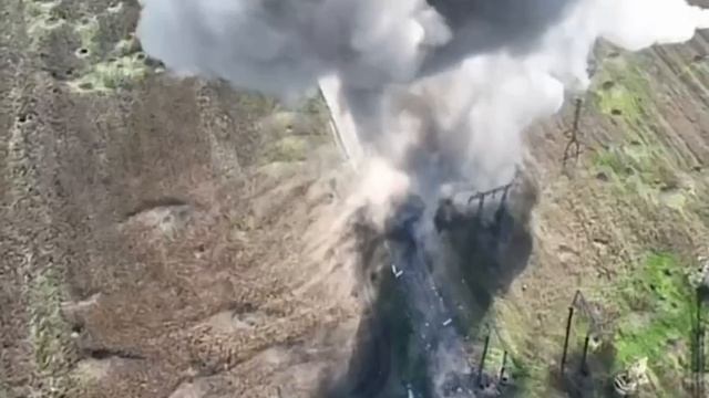 Уничтожение большого количества противотанковых мин ВСУ с помощью дрона. смотреть онлайн