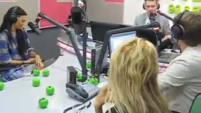 Драка на радио смотреть онлайн