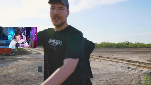 Эвелон СМОТРИТ: Поезд vs Огромная Пропасть + Динамит | Реакция на MrBeast! смотреть онлайн