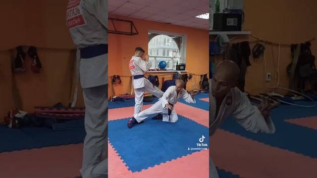 УДАР "ДРАКОН БЬЁТ ХВОСТОМ"! ОБУЧАЛКА! смотреть онлайн