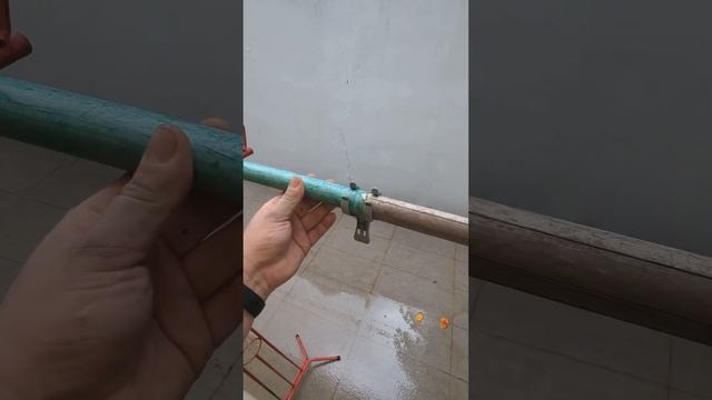 Как сушат бельё в Азии, Сингапур - задний двор частного дома. Бамбук в обиходе хозяйки. Лайфхак смотреть онлайн