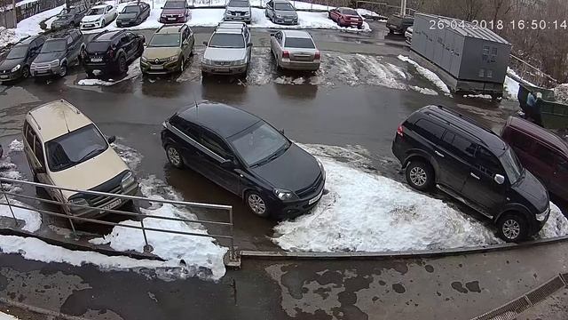 Видеокамера IP 2 МП двор жилого дома Хлыновка смотреть онлайн