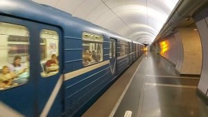 Прибытие метропоезда на станцию Волковская, Санкт-Петербург