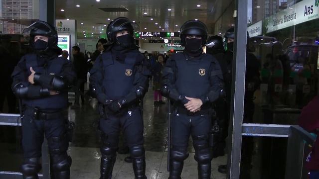 Estació de Sants 20:05 #CanViesNoesToca [Contrainfos] смотреть онлайн