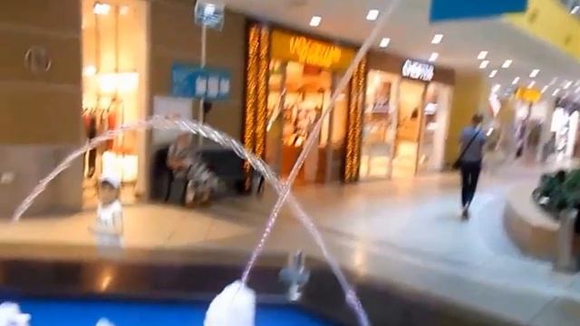 2015. Ролик. Оригинальный фонтан в ТЦ Перми смотреть онлайн