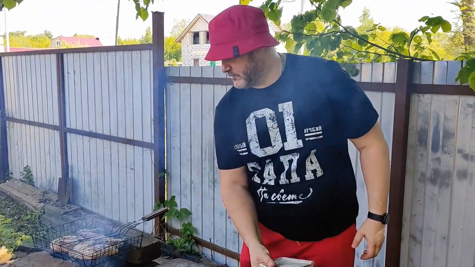 Цыпленок табака и копченая грудинка на мангале с домашним майонезом