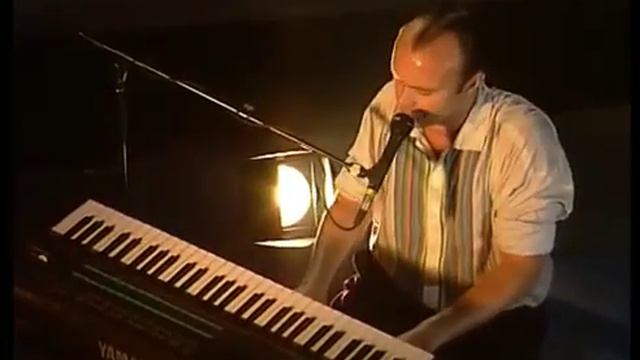 Phil Collins - Inside Out - Serious Hits Live 1990 - Chester Thompson Drum Cam