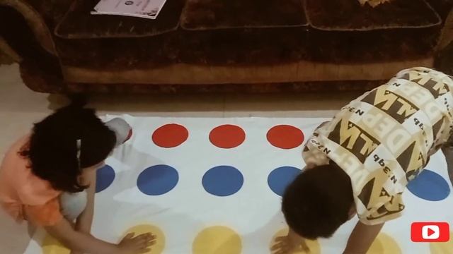 Playing Twister Game Challange With My Sister |how To Play Twister Game|