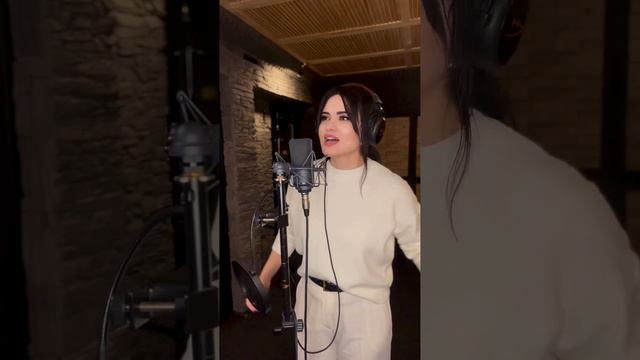 Анна Асратян Cover “ Года бегут ”Ашот Аракелян смотреть онлайн