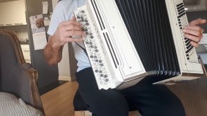 «Течёт река Волга «    Тульский цельнопланочный баян.