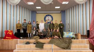 Бьётся в тесной печурке огонь