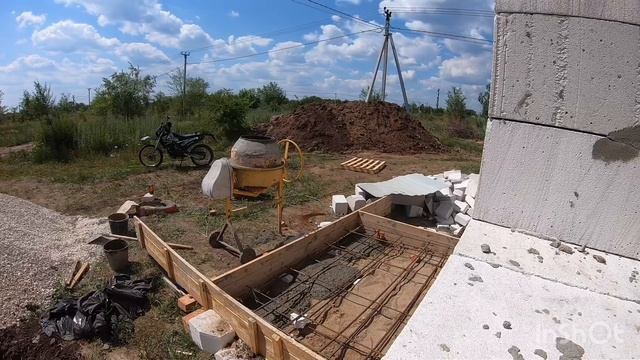 Стройка дома (часть 12) - монтаж крыши, заливка крыльца. смотреть онлайн