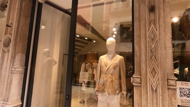 Верона. Часть 5. Площадь Бра//Арена ди Верона//витрины магазинов//архитектура в Вероне.