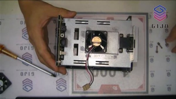 How to replace D-Link DNS-320 NAS Internal Fan