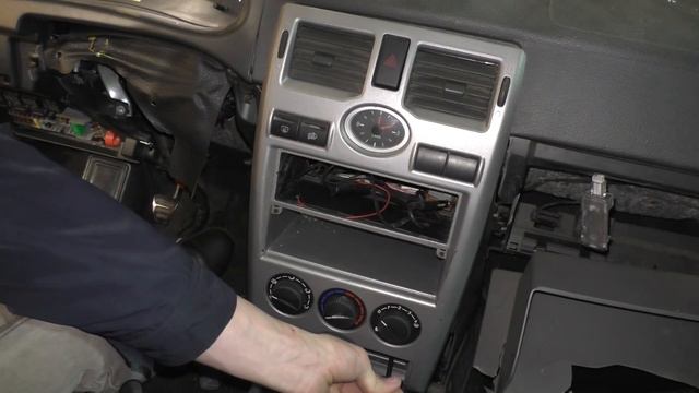 Как снять центральную консоль на Приоре смотреть онлайн