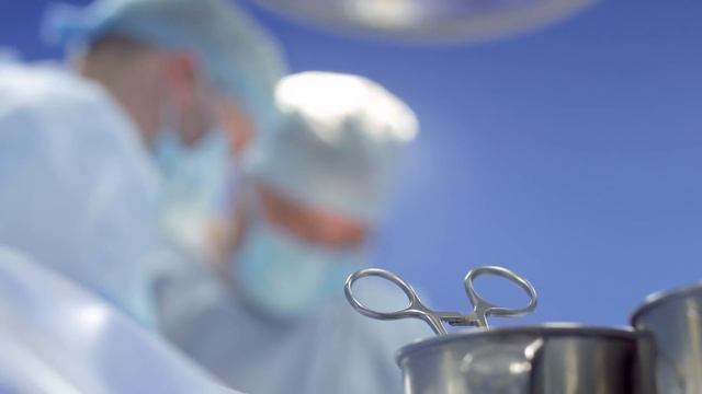 "Можете с ним ПОПРОЩАТЬСЯ", говорили врачи когда парня "разрубило" ПОПОЛАМ... Вот, что было ДАЛЬШЕ! смотреть онлайн