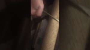 Как снять деревянную накладку подлокотника у дивана Ascona