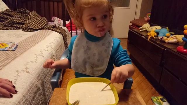 Ребенок кушает самостоятельно. Маша ест сама! 👪 Дневник начинающего отца смотреть онлайн