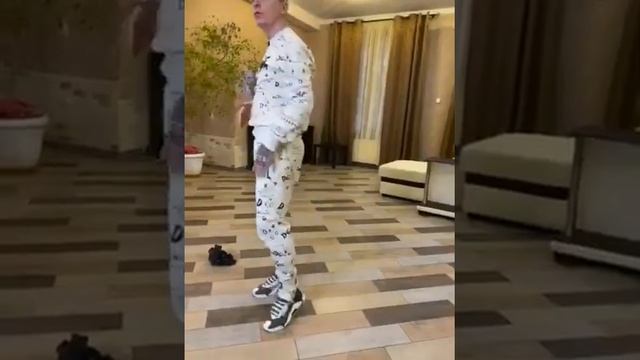 КТО ПО ЖИЗНИ / Танец от Виталия Реута смотреть онлайн