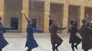 Мавзолей  Ататюрка в Анкаре смена караула Турция
