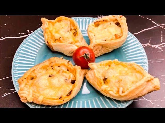 Лодочки из слоёного теста с курицей, грибами и сыром. Вкусно и просто! Вот это Кухня! смотреть онлайн