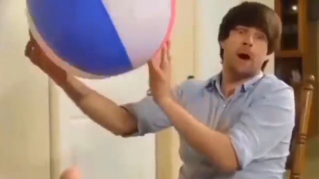 “I hope this really heavy beach ball doesn’t break my leg.” смотреть онлайн